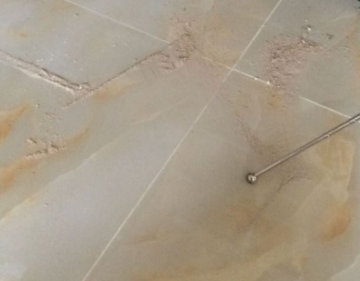 洛扎瓷砖空鼓维修公司分享粘合剂选择不当在瓷砖铺贴过程中可能导致以下问题
